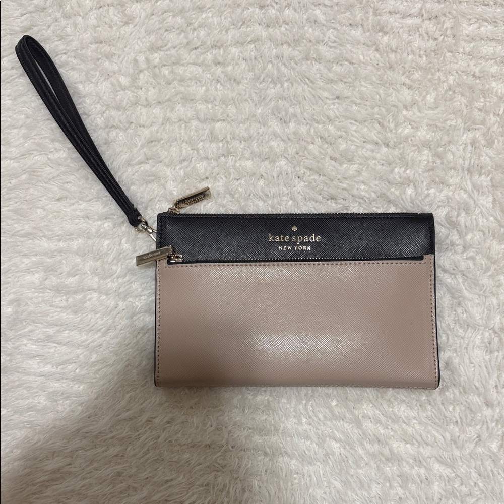 Kate Spade Black and Cream Wristlet